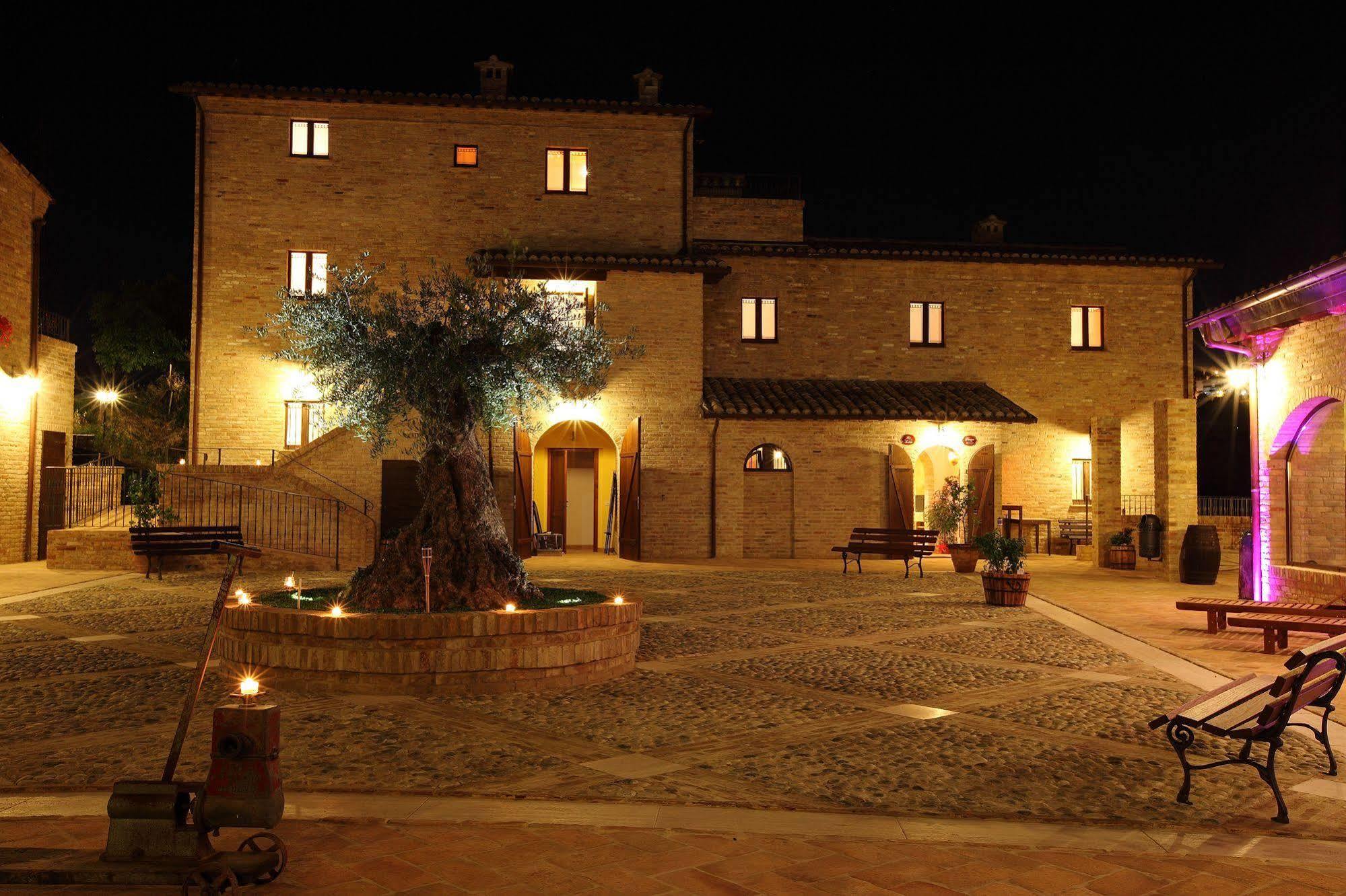 Agriturismo Il Sapore Della Luna 몬테프란도네 외부 사진