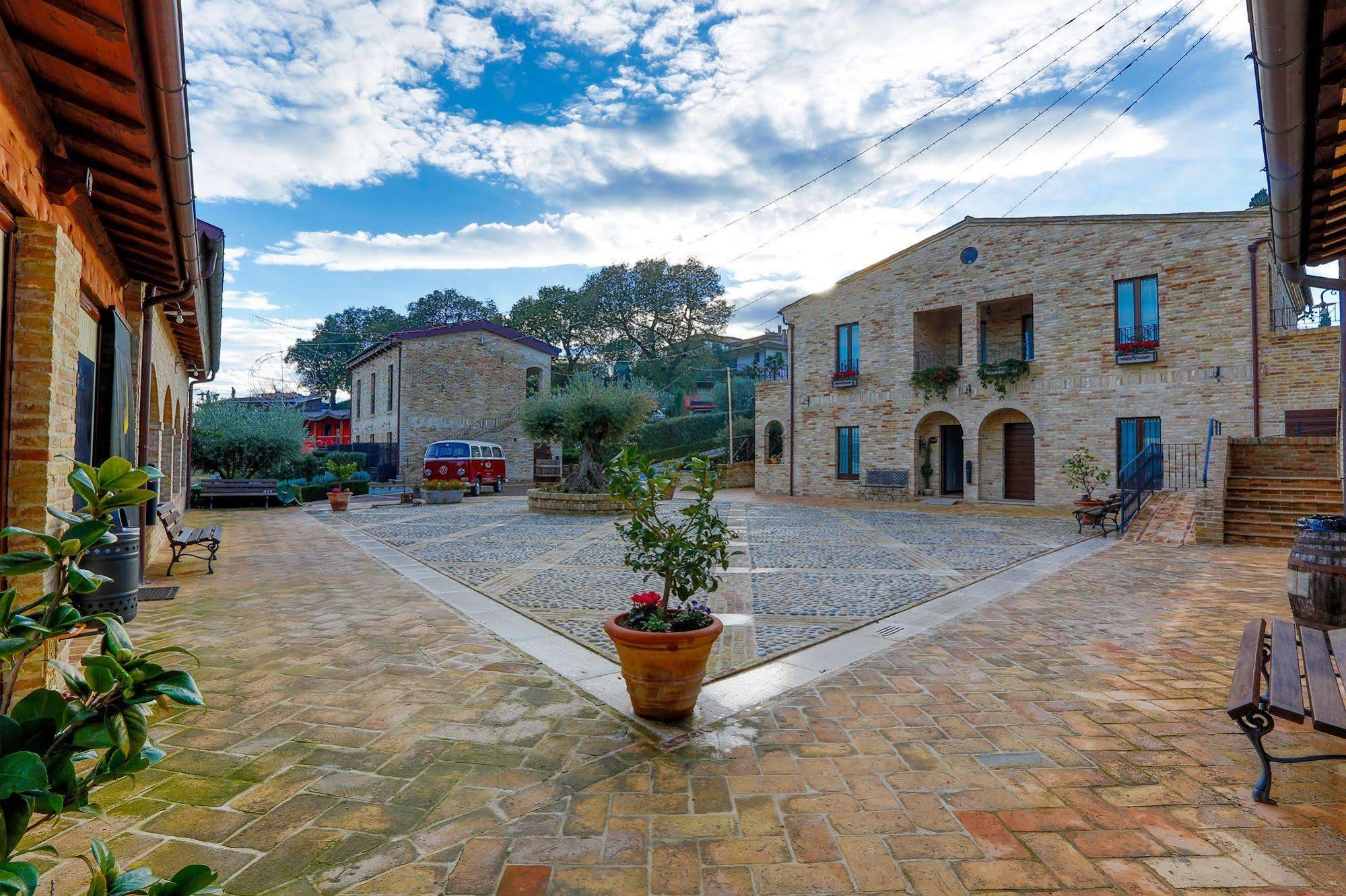 Agriturismo Il Sapore Della Luna 몬테프란도네 외부 사진