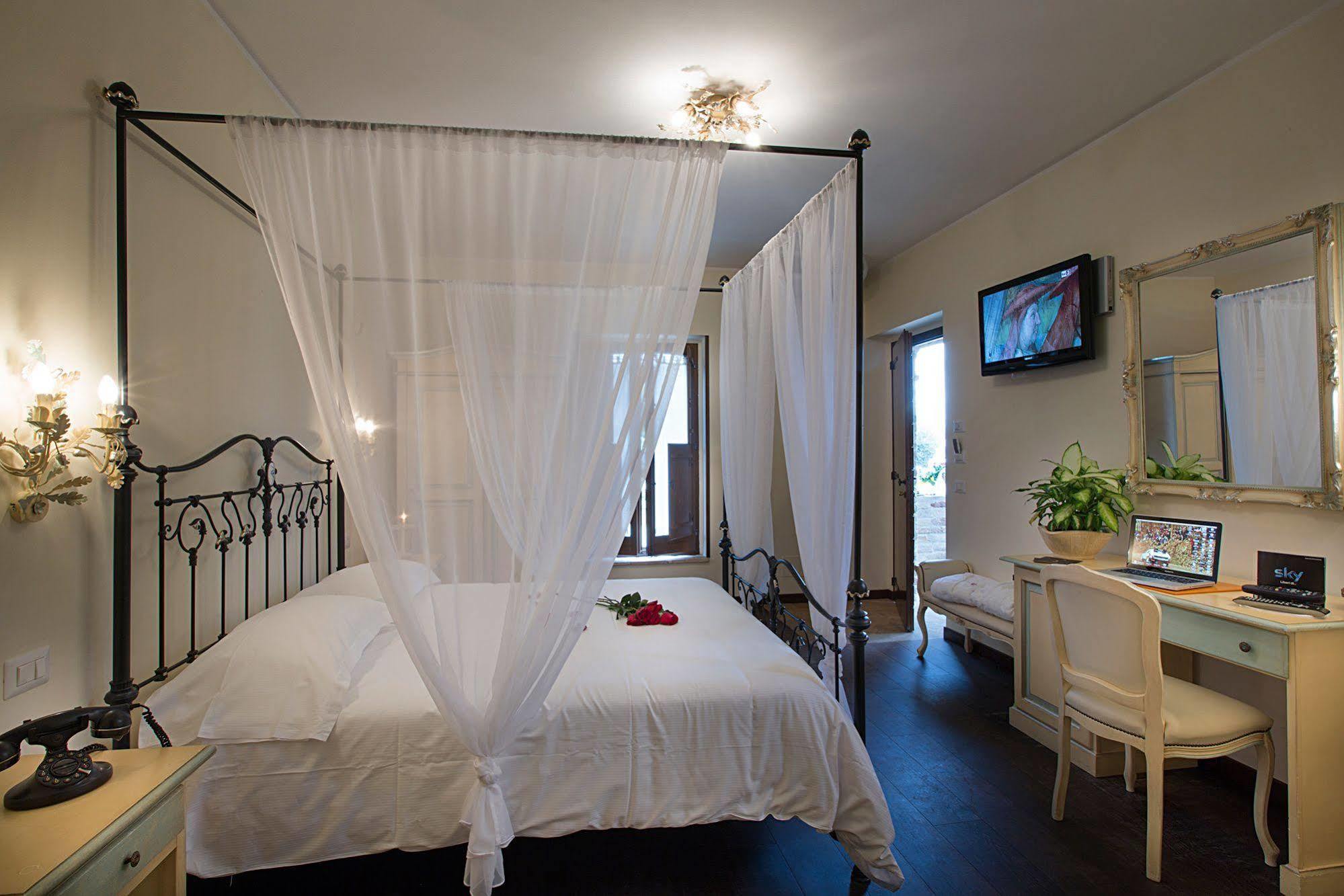 Agriturismo Il Sapore Della Luna 몬테프란도네 외부 사진
