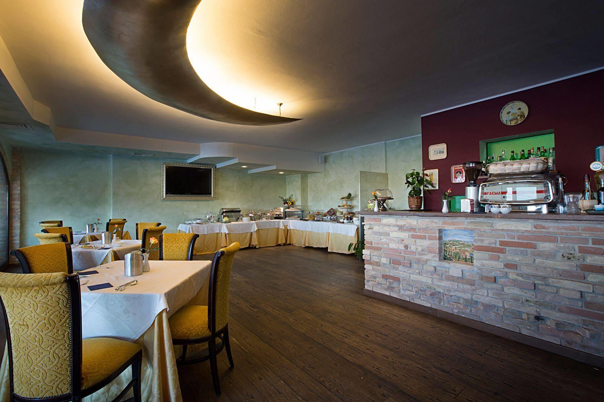 Agriturismo Il Sapore Della Luna 몬테프란도네 외부 사진