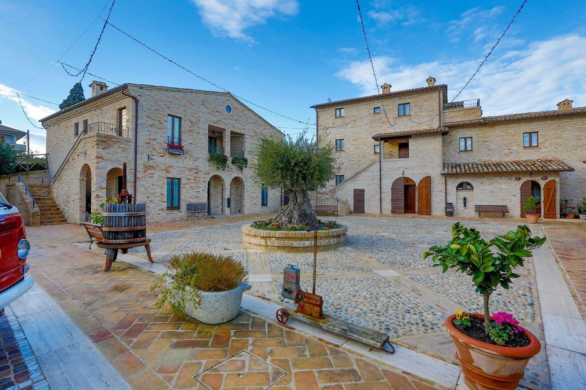 Agriturismo Il Sapore Della Luna 몬테프란도네 외부 사진