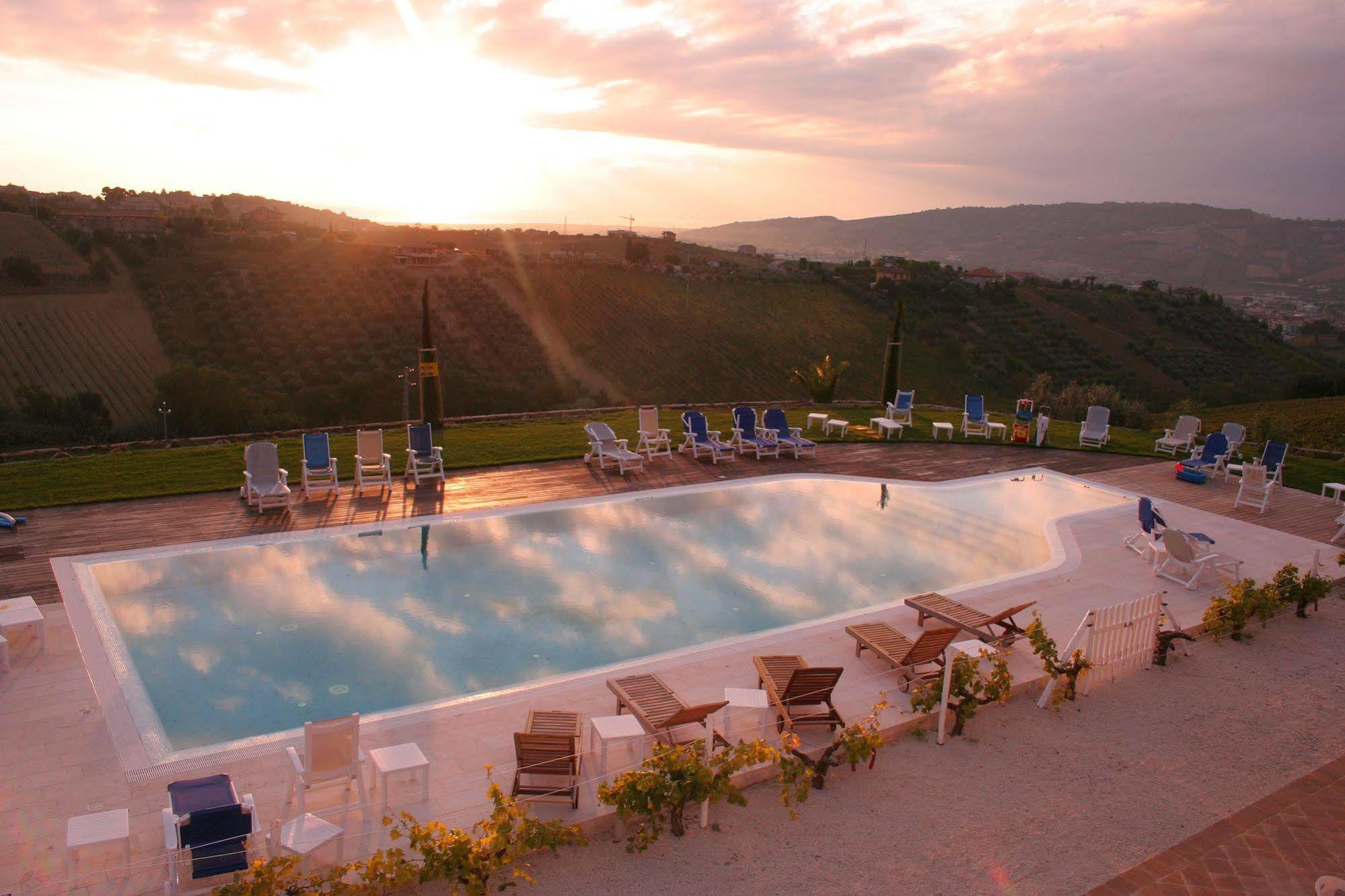 Agriturismo Il Sapore Della Luna 몬테프란도네 외부 사진